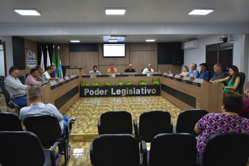 Câmara realiza 32ª Sessão Ordinária com destaque para mudanças na concessão de terrenos no cemitério municipal